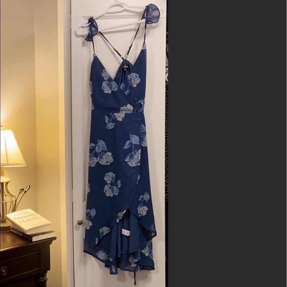 Woman’s lulus dress
